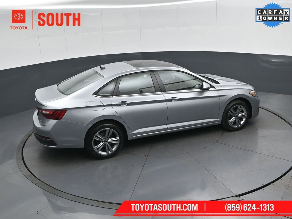 Used 2024 Volkswagen Jetta SE image 47