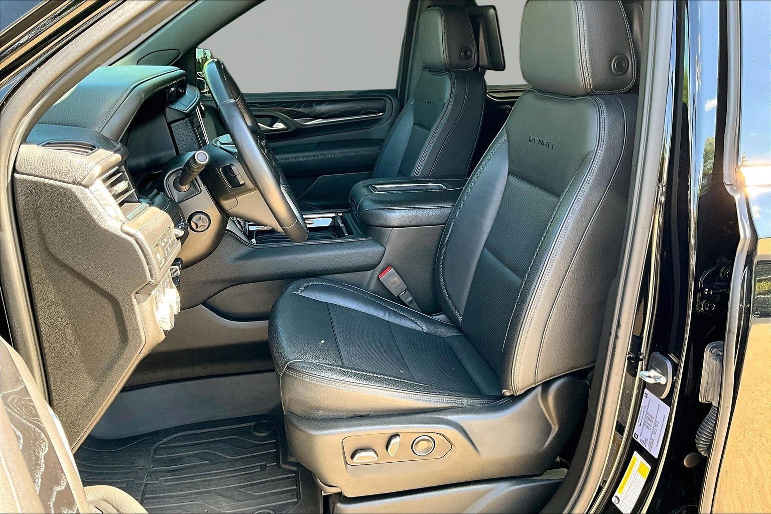 Used 2021 GMC Yukon Denali w/ Denali Premium Package AWD/4WD image 21