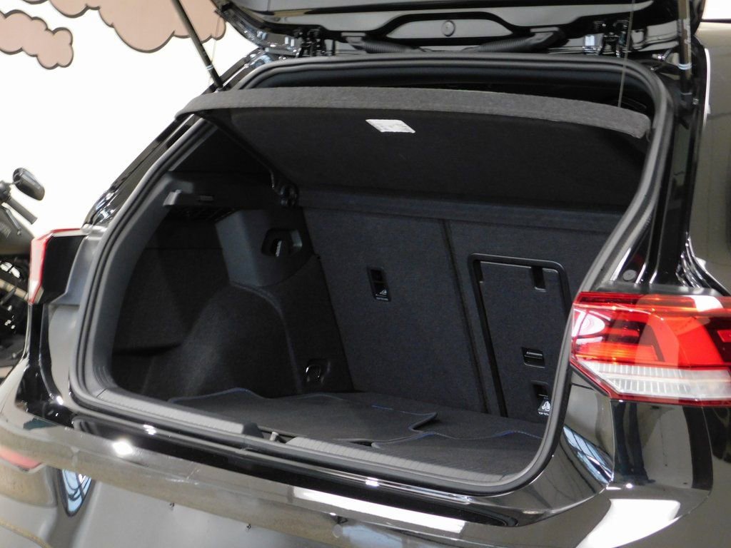 Used 2025 Volkswagen Golf 2.0T image 93