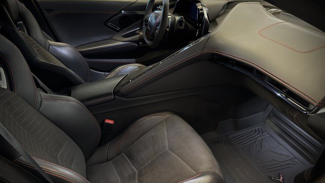Used 2024 Chevrolet Corvette Stingray Premium Cpe w/ Z51 Performance Package RWD image 13