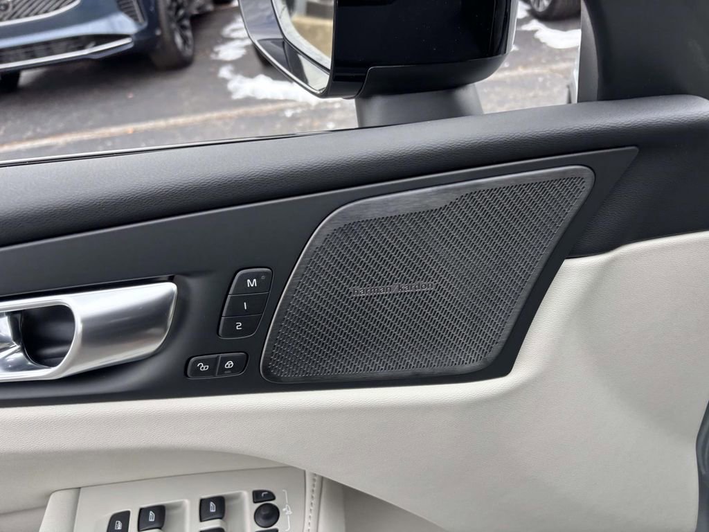 New 2026 Volvo XC60 B5 Ultra w/ Protection Package Premier image 12