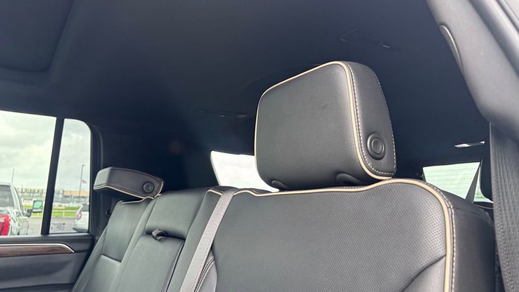 Used 2021 Chevrolet Suburban Premier w/ Premium Package AWD/4WD image 25