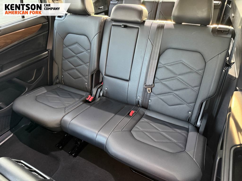 Used 2025 Volkswagen Atlas SE image 32