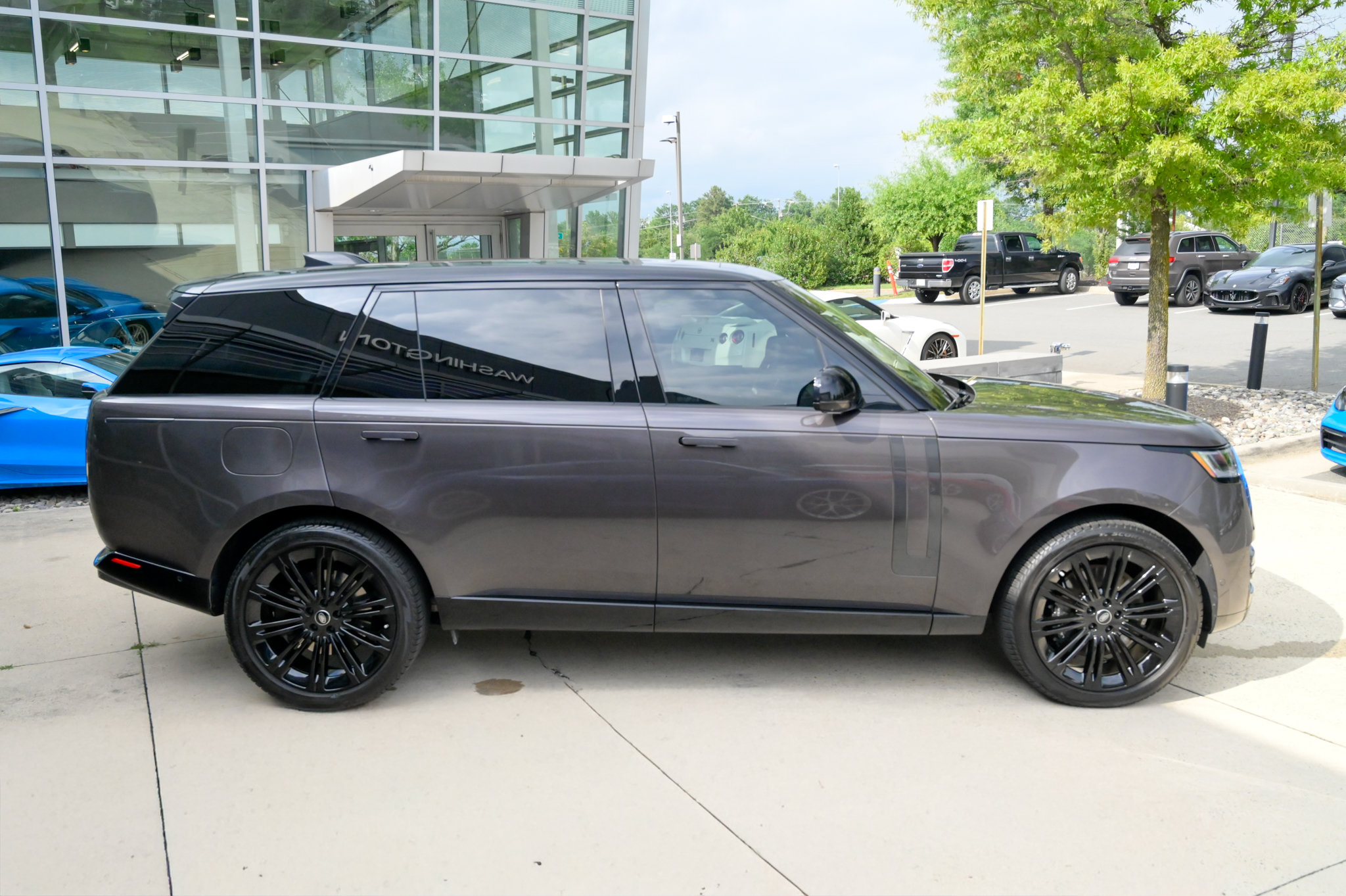Used 2023 Land Rover Range Rover Long Wheelbase First Edition AWD/4WD image 4