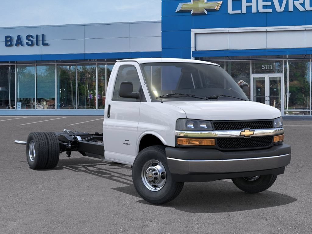 New 2026 Chevrolet Express 4500 w/ Power Convenience Package RWD image 7