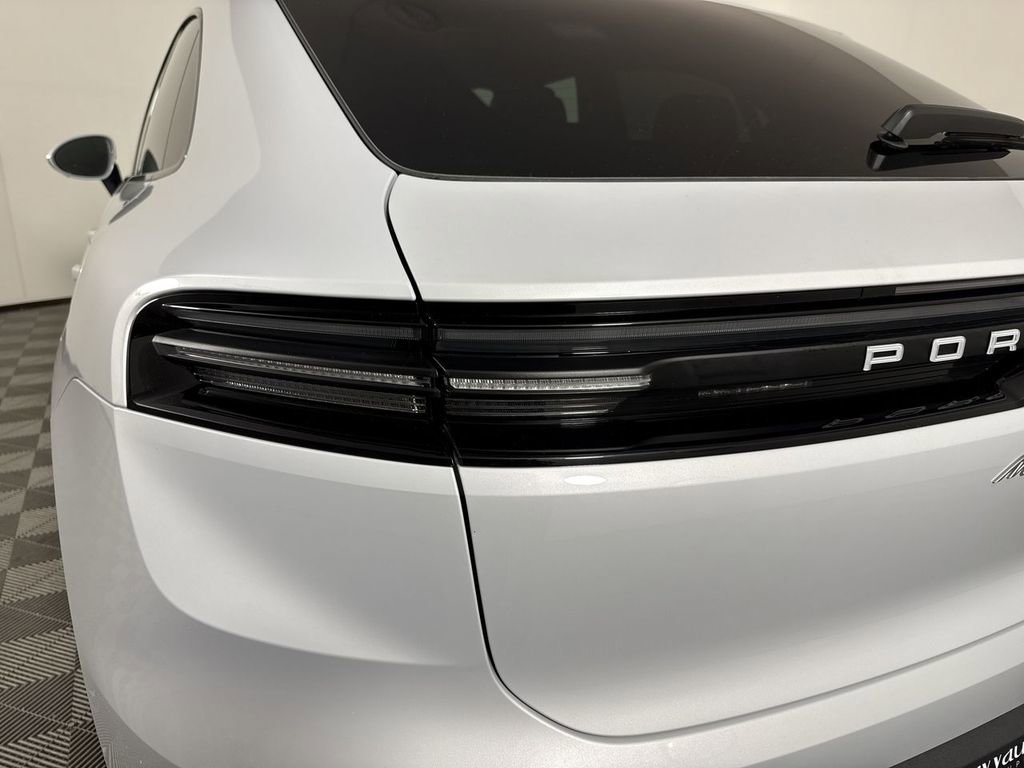 New 2025 Porsche Macan 4 Electric AWD/4WD image 18