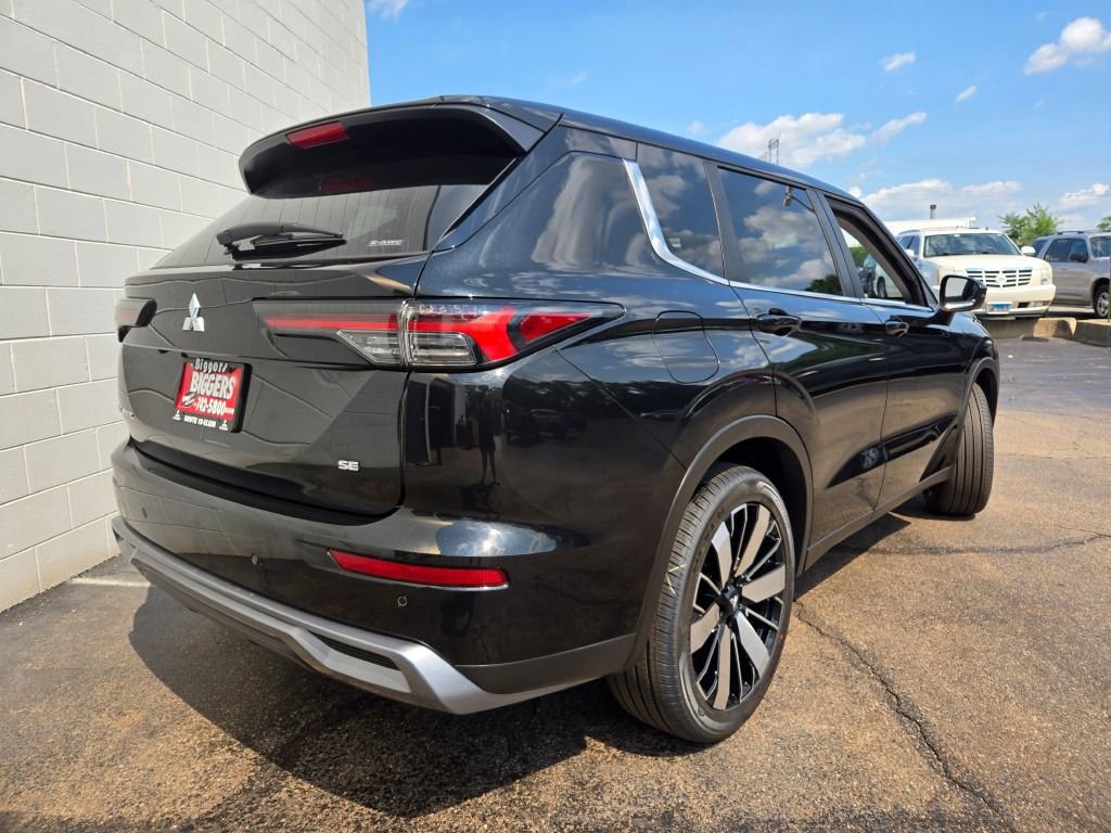 New 2025 Mitsubishi Outlander SE image 10