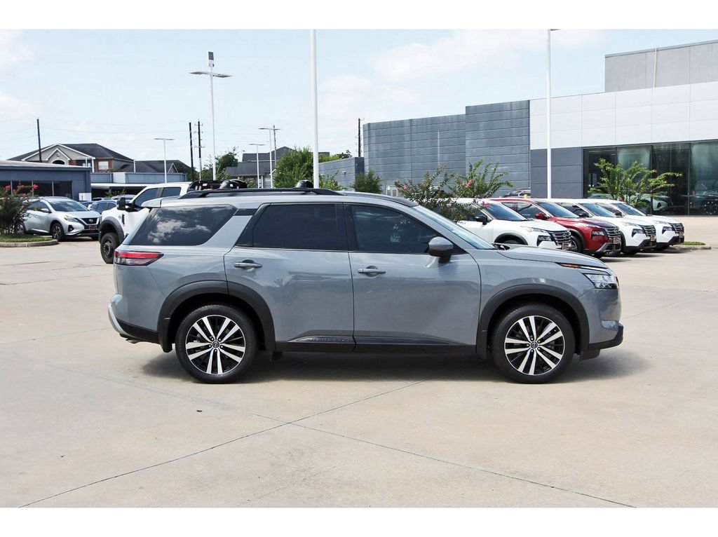 Used 2024 Nissan Pathfinder Platinum FWD image 6