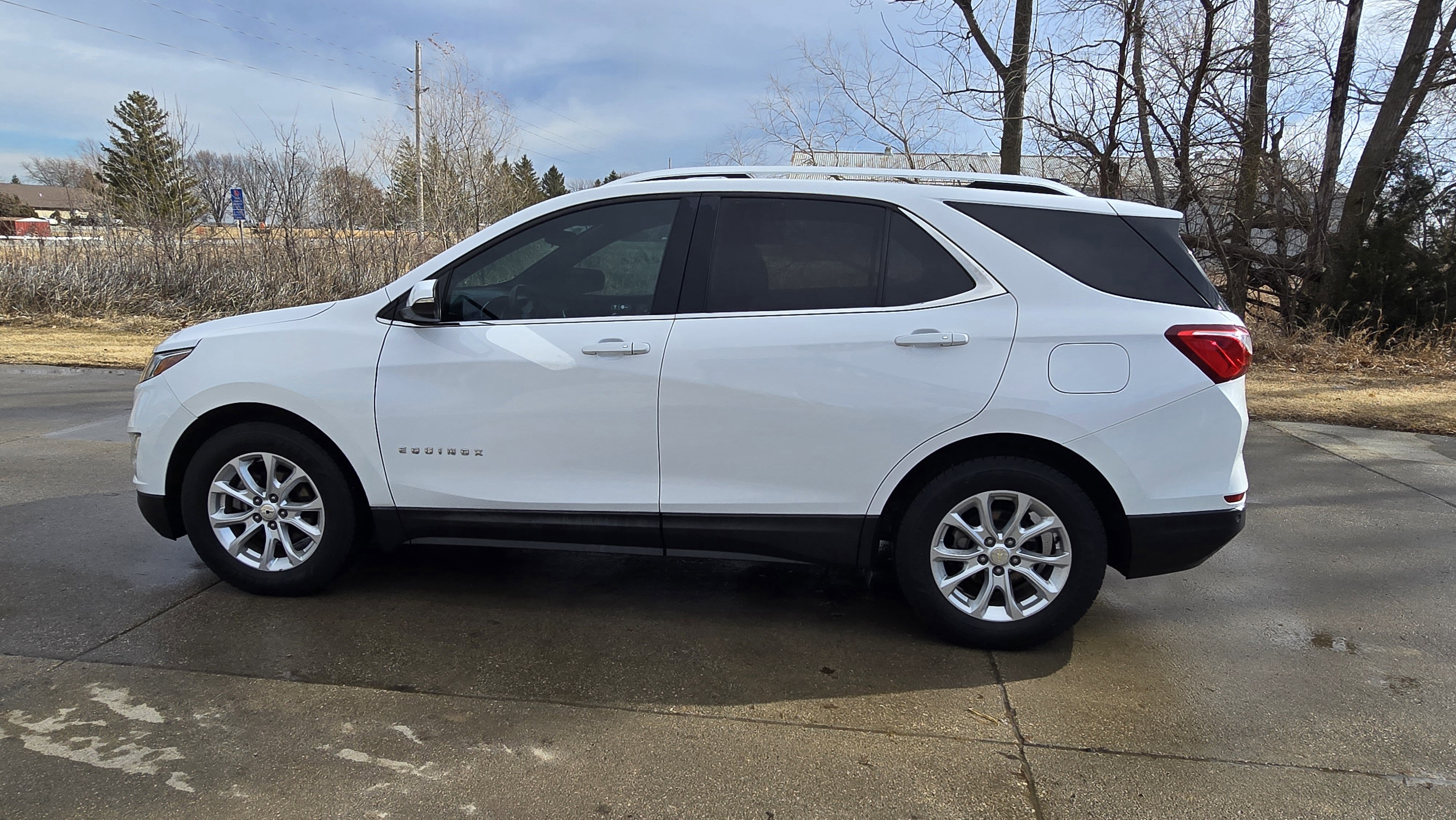 Used 2018 Chevrolet Equinox LT w/ Sun & Infotainment Package image 8
