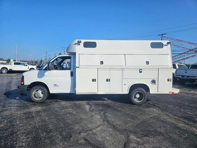 Used 2018 Chevrolet Express 4500 w/ Power Convenience Package RWD image 8