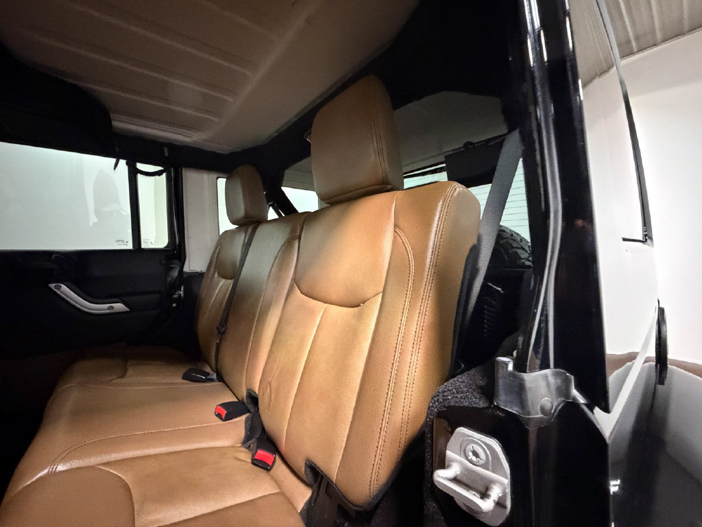 Used 2015 Jeep Wrangler Unlimited Sahara w/ Connectivity Group AWD/4WD image 49