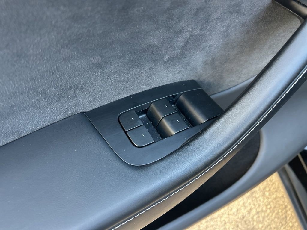 Used 2024 Tesla Model Y Performance image 34