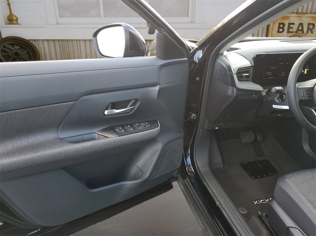 Used 2025 Nissan Kicks SV image 27