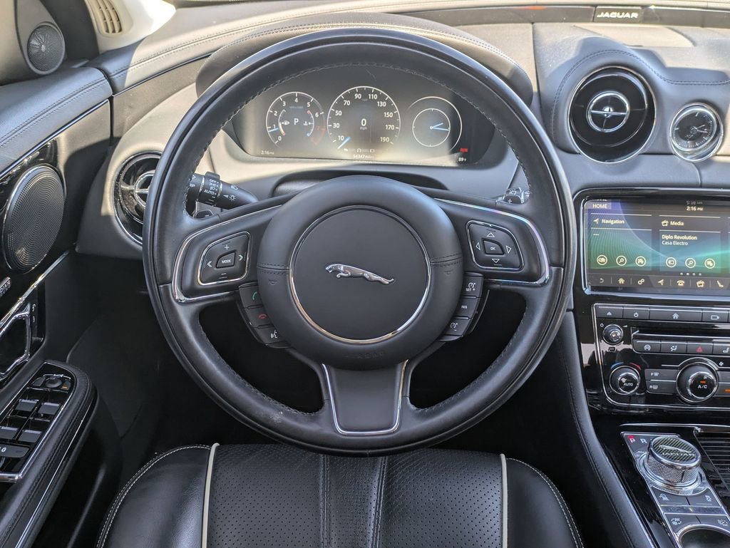Used 2019 Jaguar XJ R-Sport image 27
