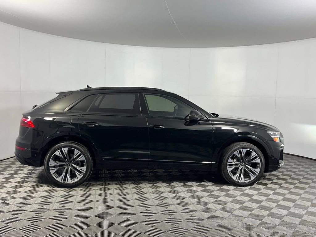 Used 2024 Audi Q8 Premium Plus w/ Premium Plus Package image 3