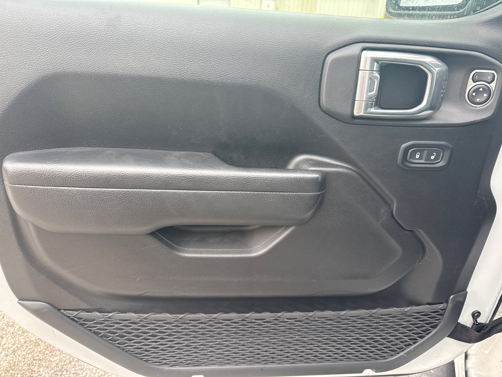 Used 2025 Jeep Gladiator Sport image 10