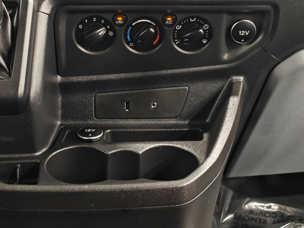 Used 2015 Ford Transit 150 XLT image 9
