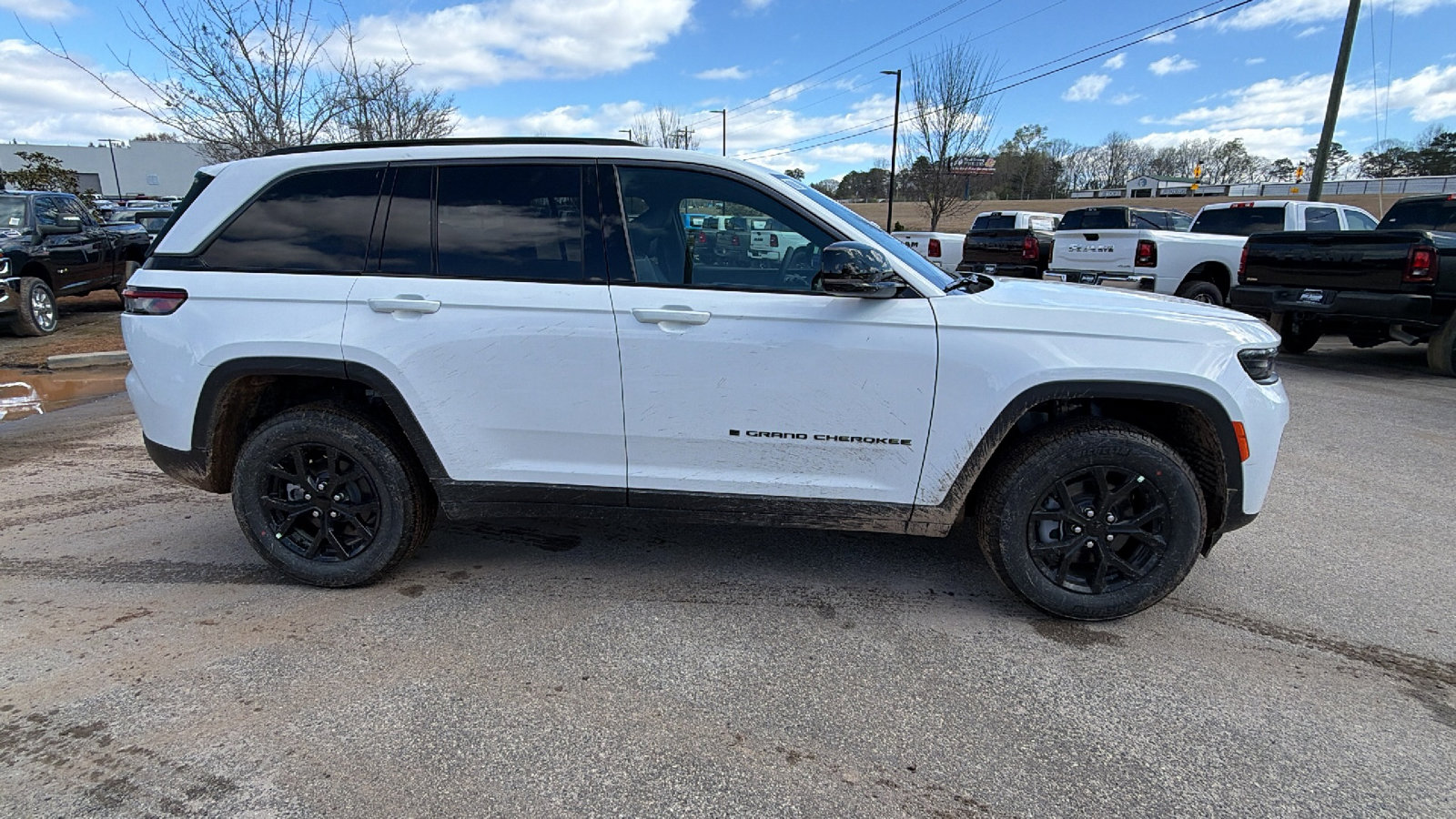 New 2026 Jeep Grand Cherokee Altitude image 7