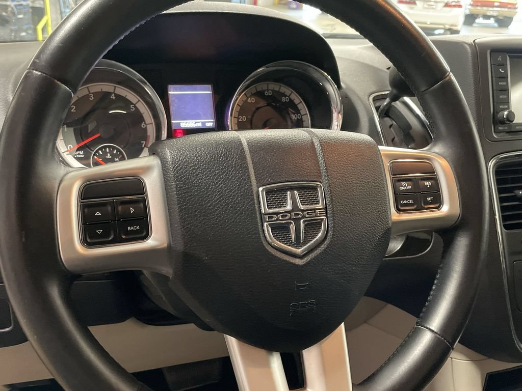 Used 2016 Dodge Grand Caravan SXT w/ Rear Park Assist Package FWD image 16