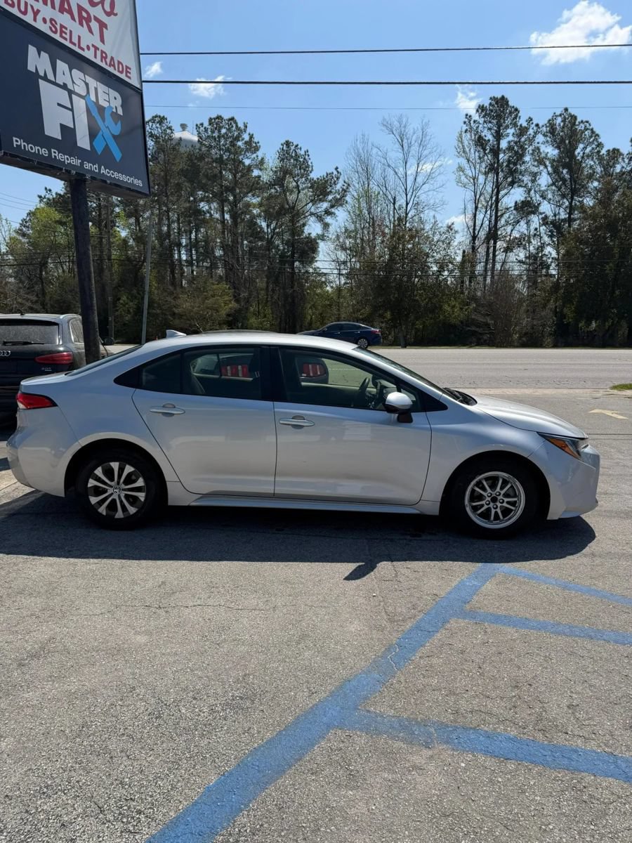 Used 2022 Toyota Corolla LE FWD image 9