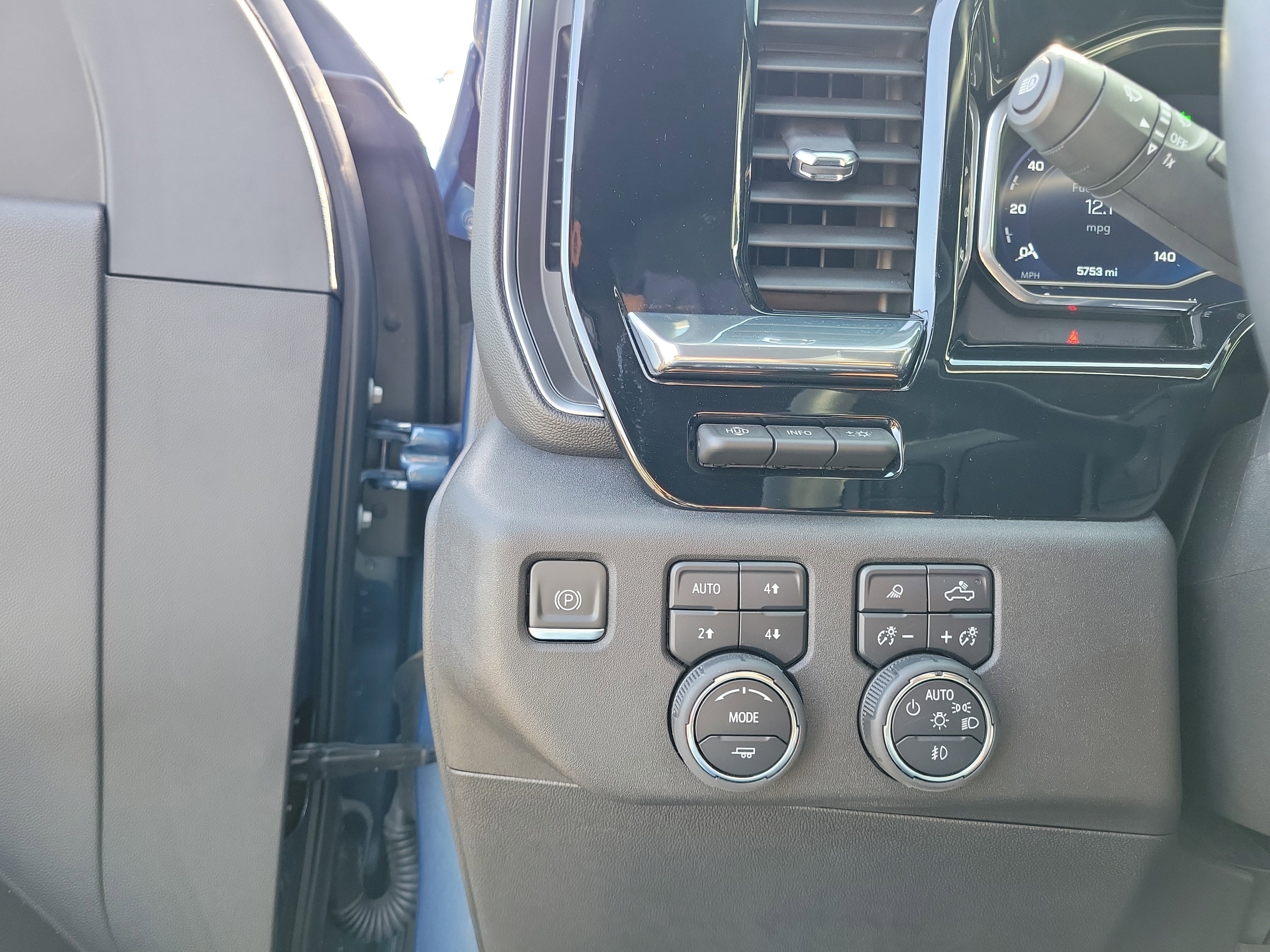 Used 2024 Chevrolet Silverado 3500 LTZ w/ LTZ Premium Package AWD/4WD image 20
