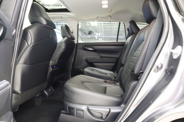 Used 2024 Toyota Highlander XLE image 23