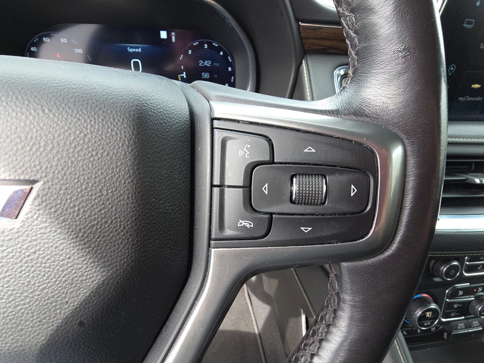 Used 2023 Chevrolet Suburban Premier image 19