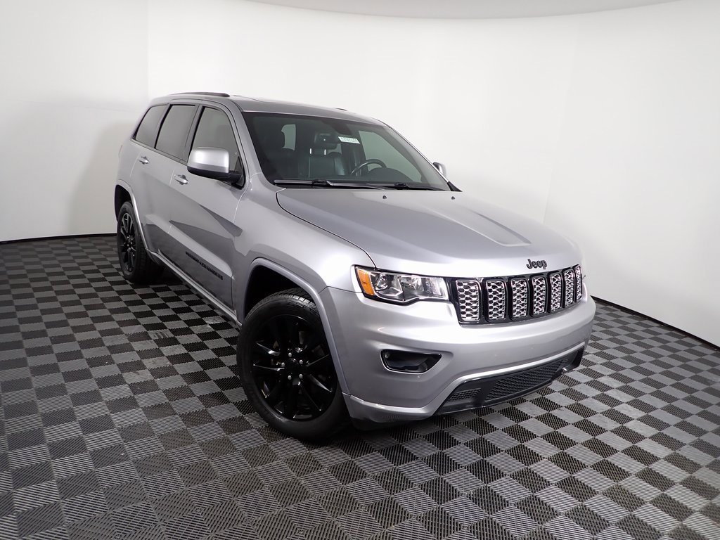 Used 2017 Jeep Grand Cherokee Altitude image 5