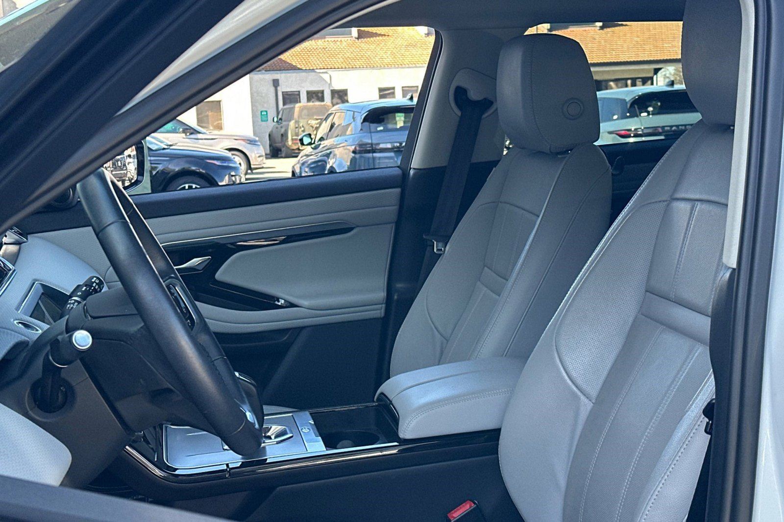 Used 2023 Land Rover Range Rover Evoque S image 6