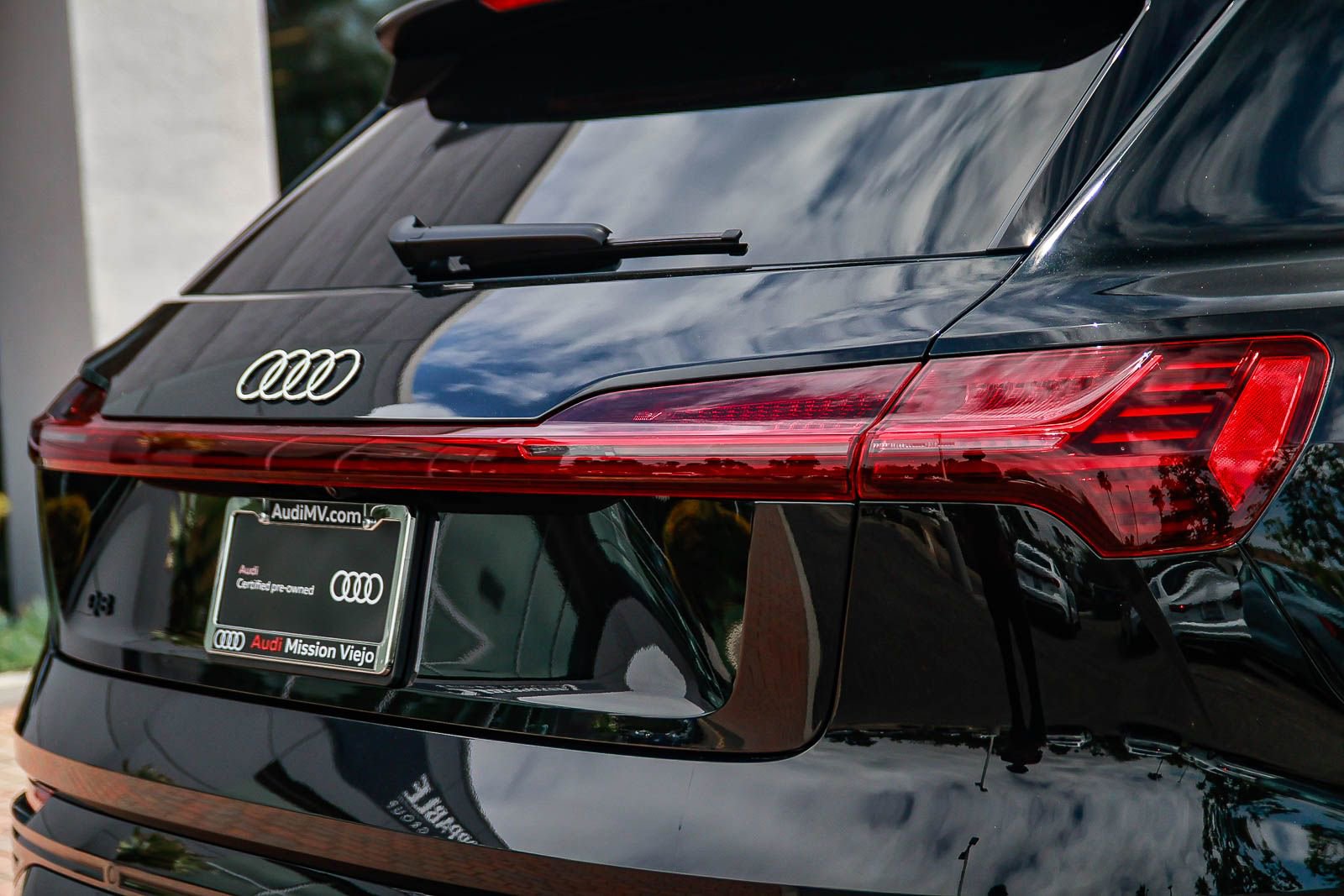 Used 2024 Audi Q8 e-tron Premium Plus AWD/4WD image 8