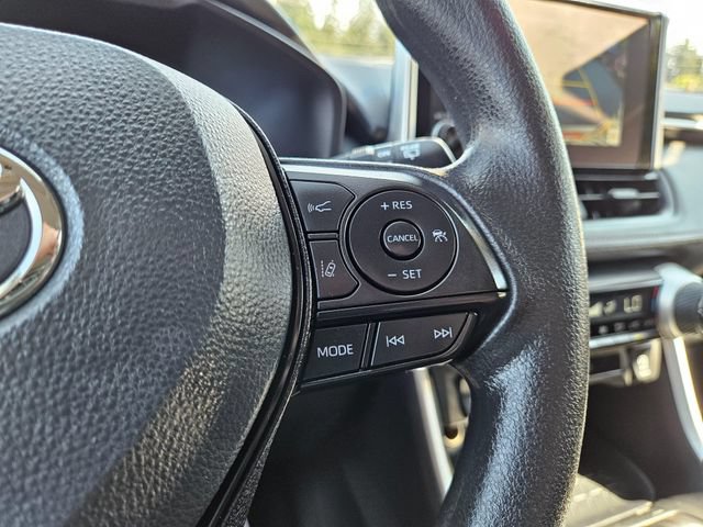 Used 2025 Toyota RAV4 XLE FWD image 34