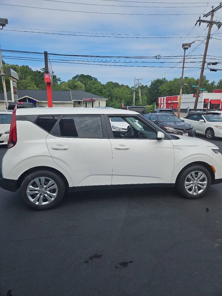 Used 2021 Kia Soul LX FWD image 3