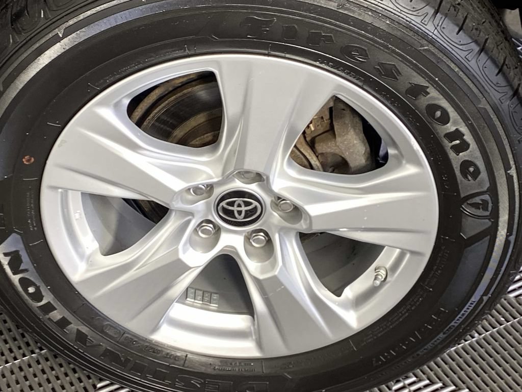 Used 2021 Toyota RAV4 LE AWD/4WD image 27