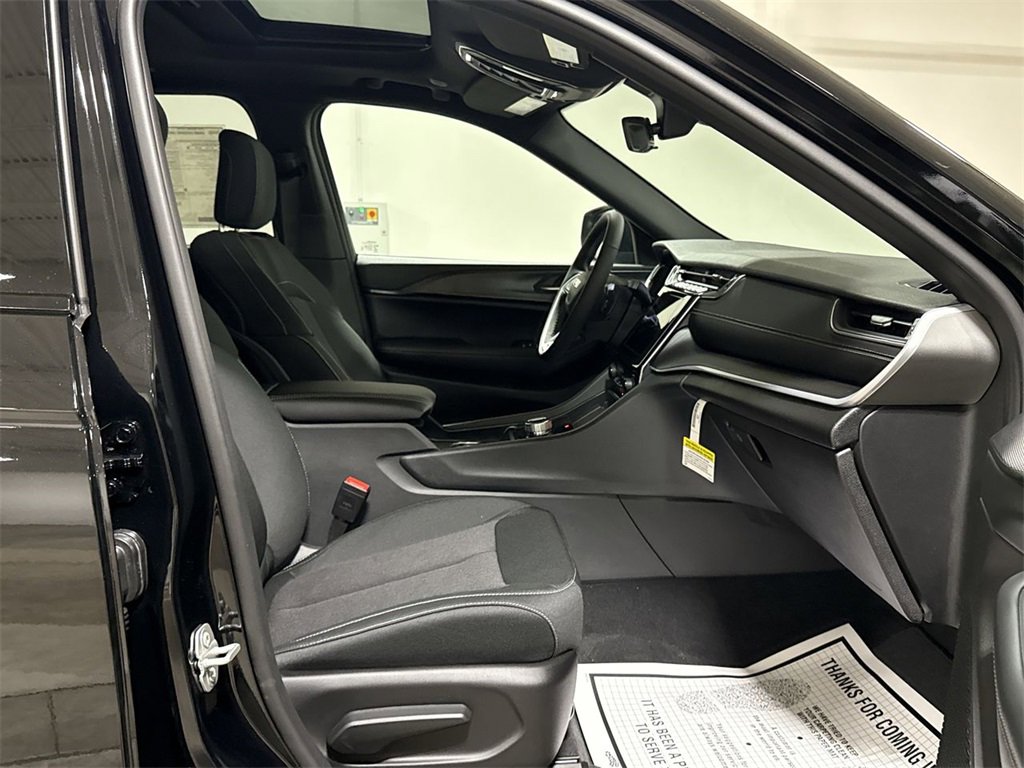 New 2025 Jeep Grand Cherokee Laredo X w/ Luxury Tech Group I image 21