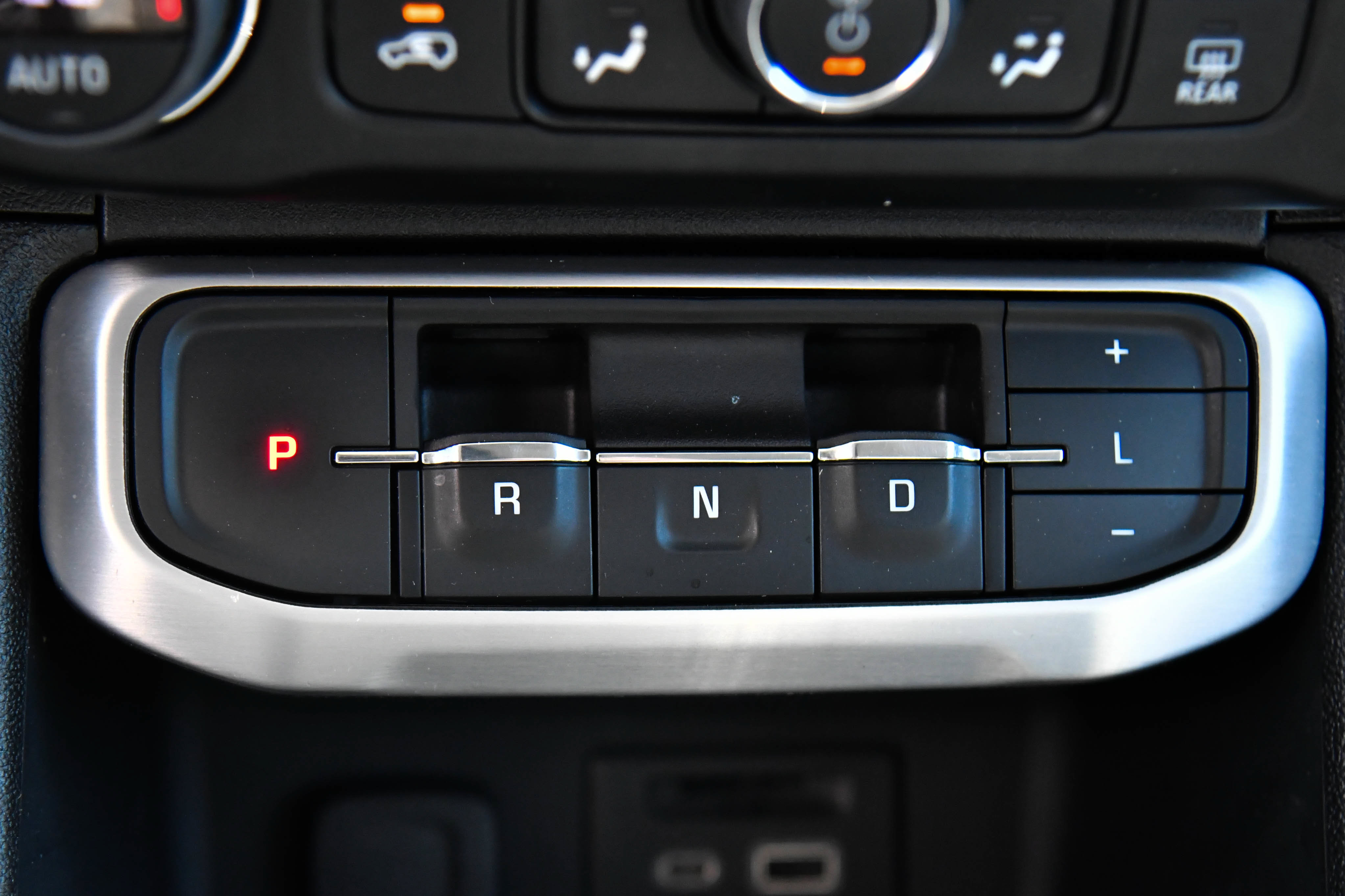Used 2023 GMC Acadia SLT FWD image 25
