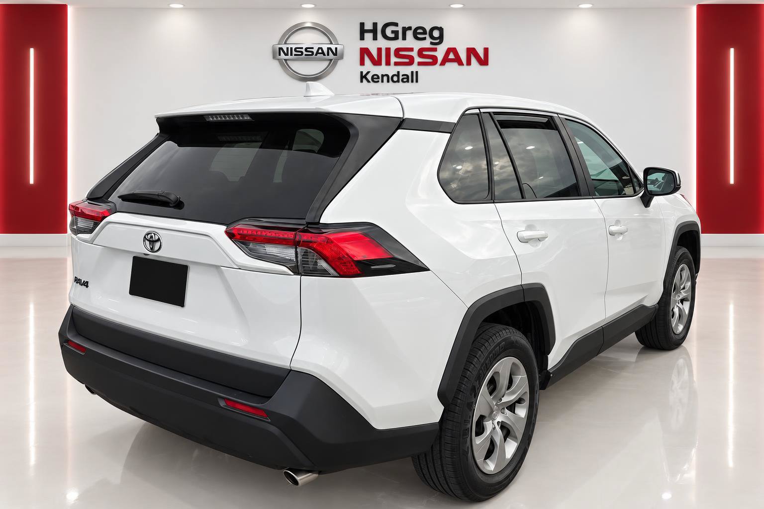 Used 2023 Toyota RAV4 LE FWD image 4