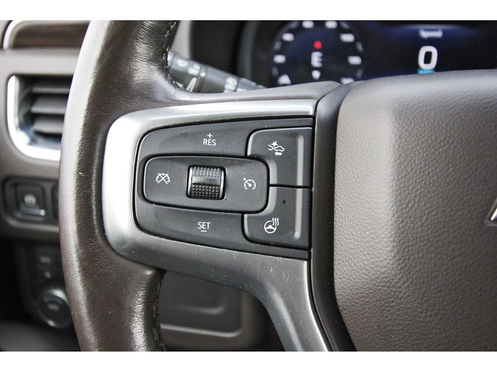 Used 2023 Chevrolet Tahoe Z71 w/ Luxury Package AWD/4WD image 16