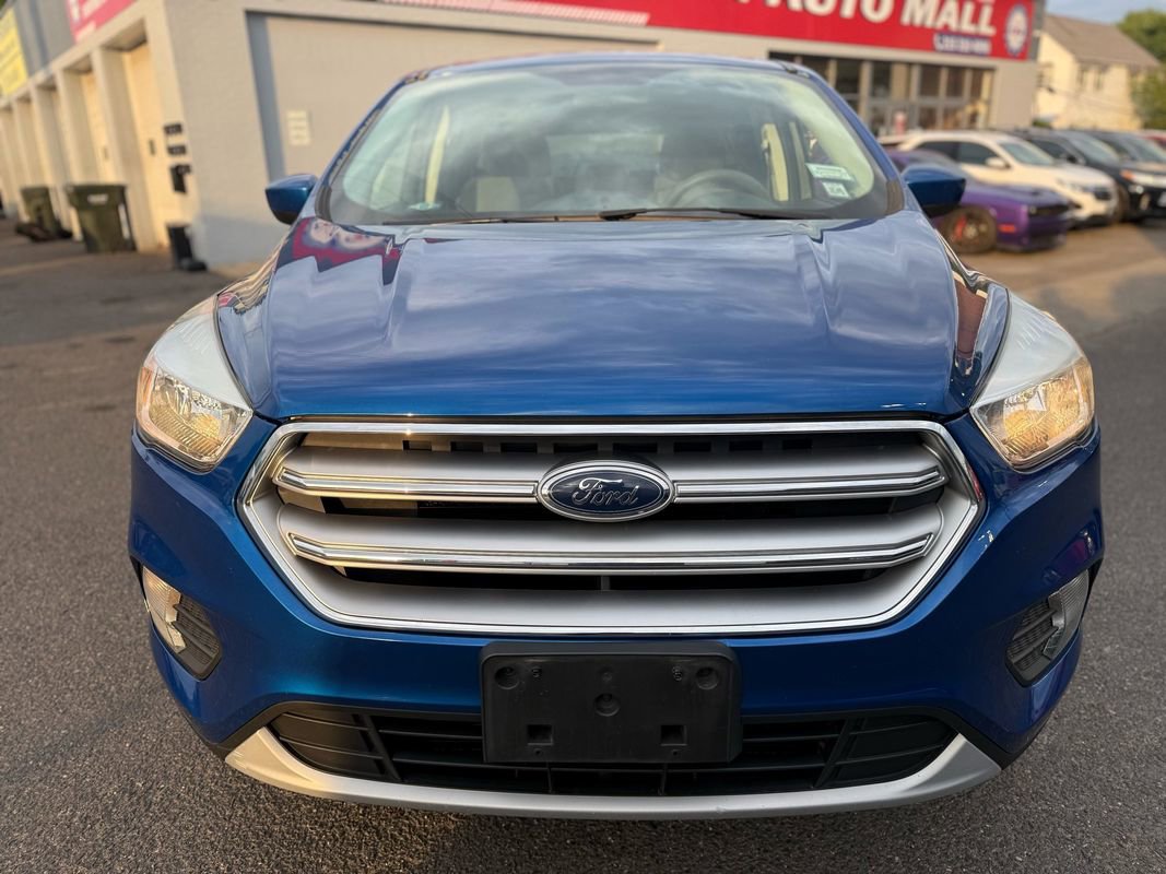 Used 2017 Ford Escape SE w/ SE Cold Weather Package AWD/4WD image 2