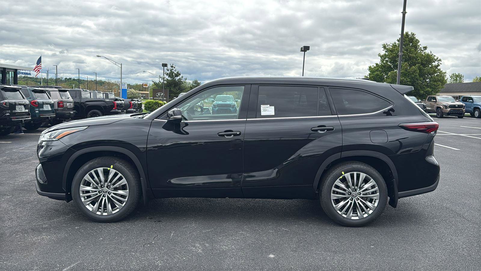 New 2026 Toyota Highlander Platinum AWD/4WD image 8