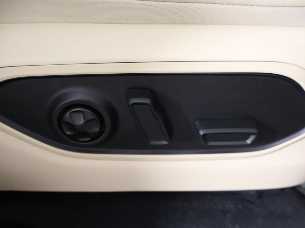 Used 2023 Jeep Grand Cherokee L Limited AWD/4WD image 37