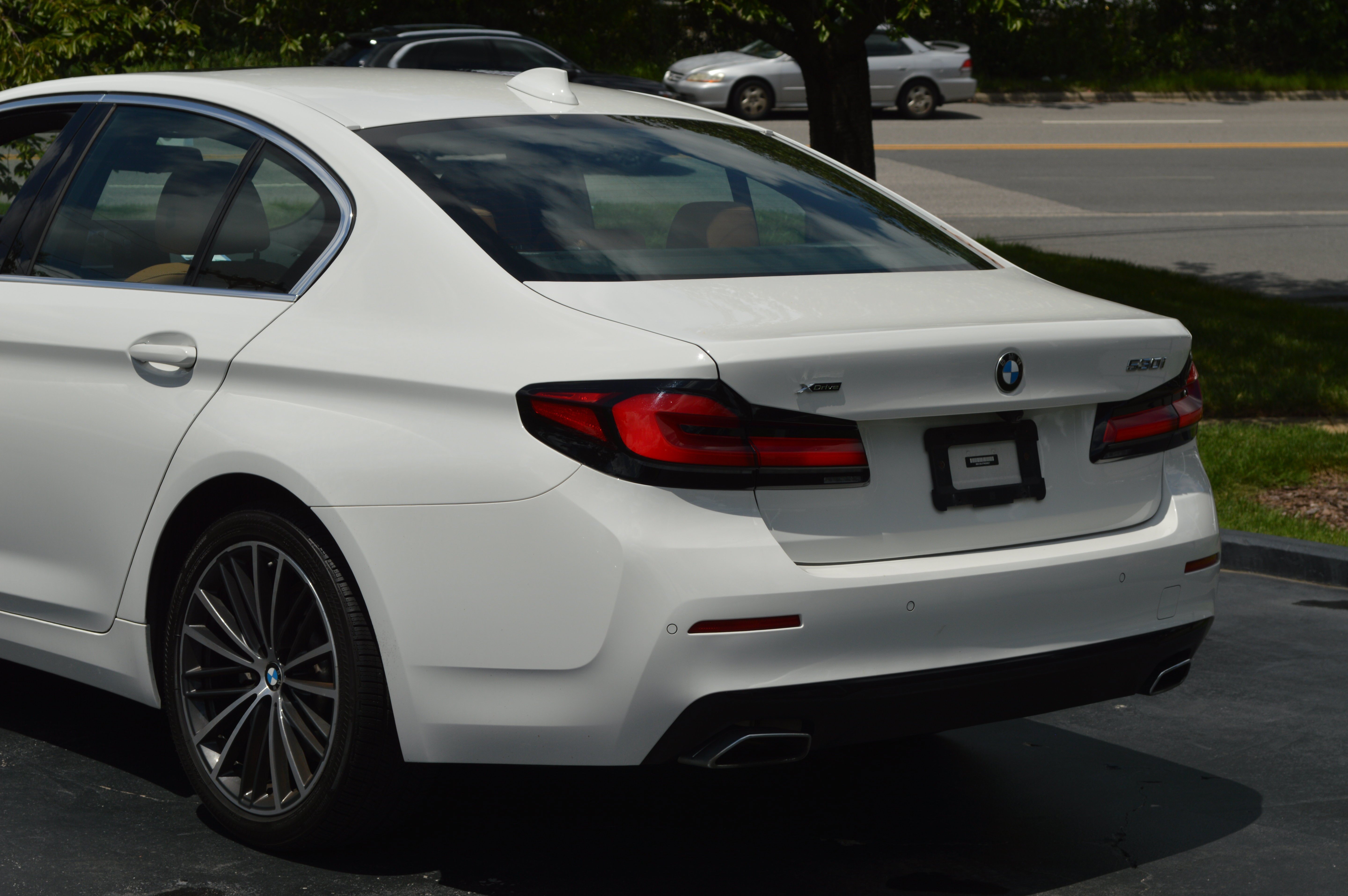 Certified 2023 BMW 530i xDrive w/ Premium Package AWD/4WD image 3