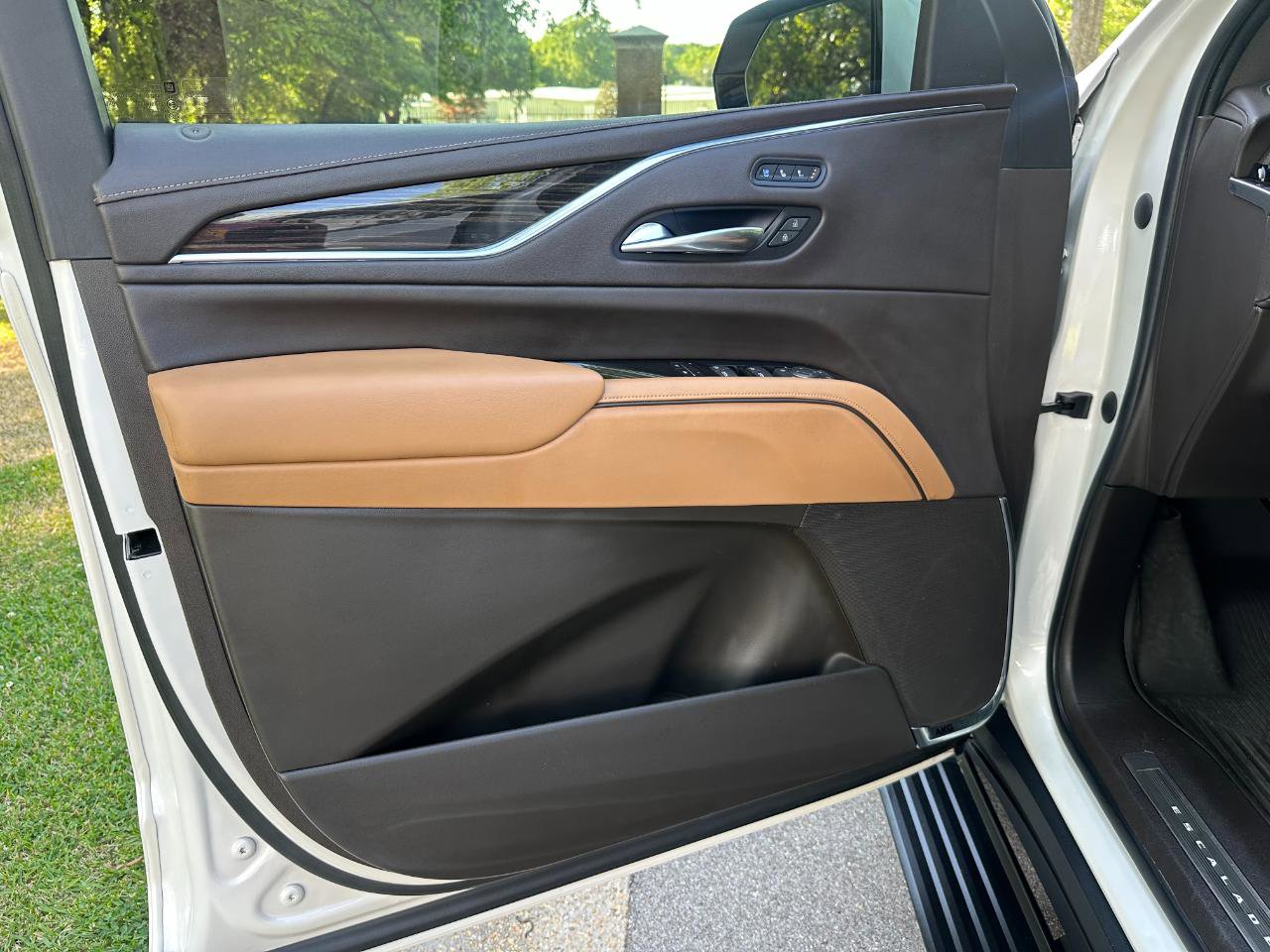 Used 2021 Cadillac Escalade ESV Sport w/ Driver Assist Tech Package image 9