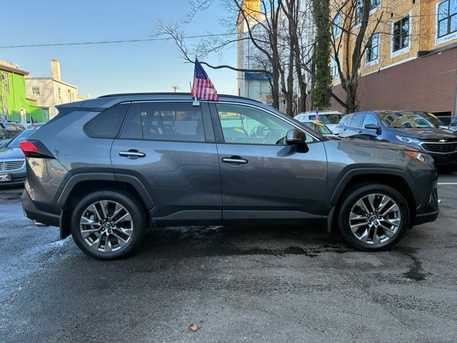 Used 2019 Toyota RAV4 Limited w/ Advanced Technology Package AWD/4WD image 9