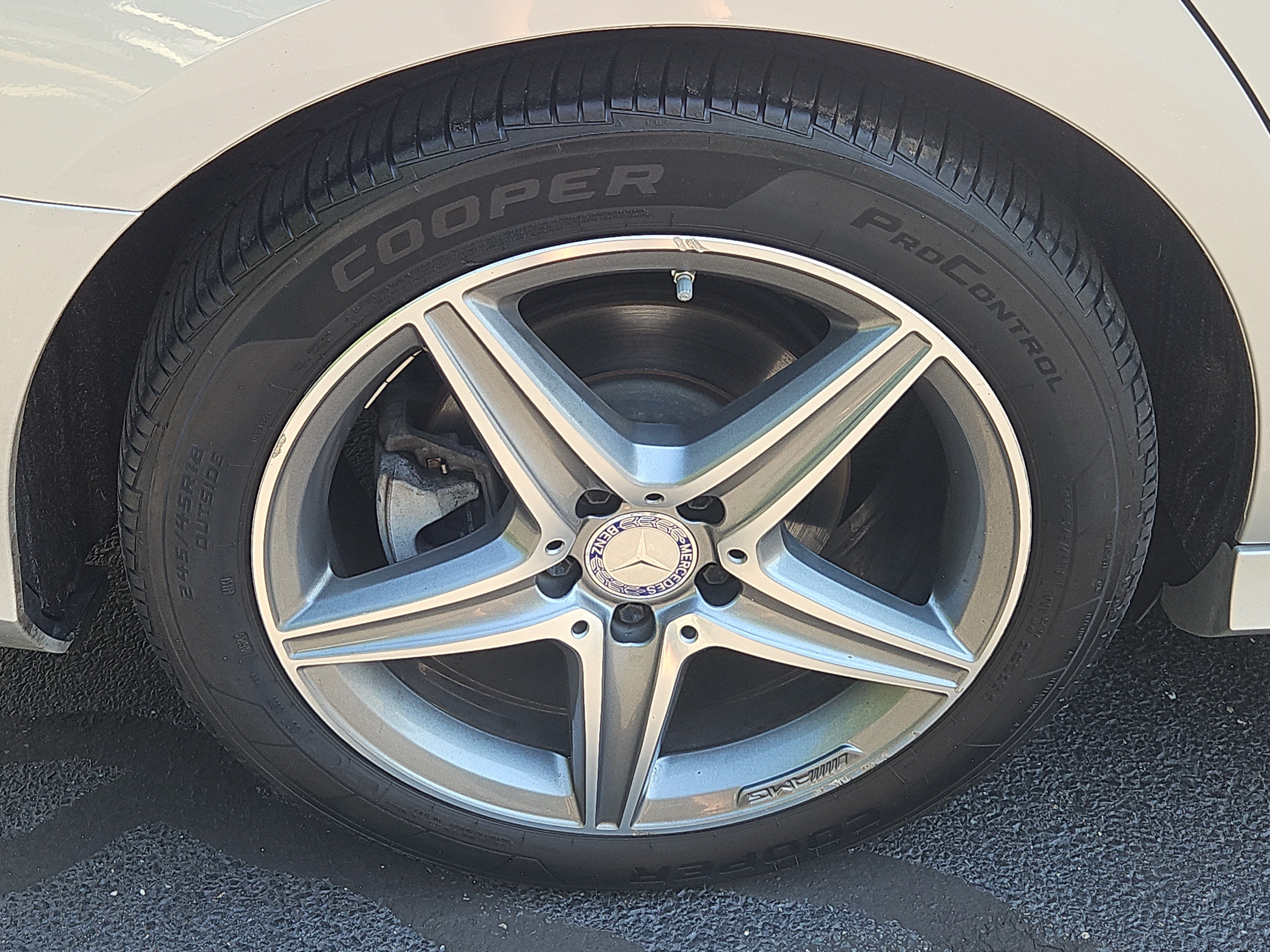 Used 2017 Mercedes-Benz E 300 4MATIC image 32