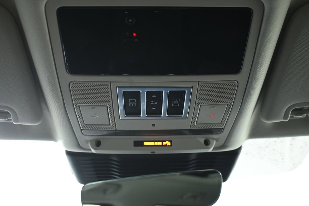 Used 2024 Land Rover Discovery S AWD/4WD image 20