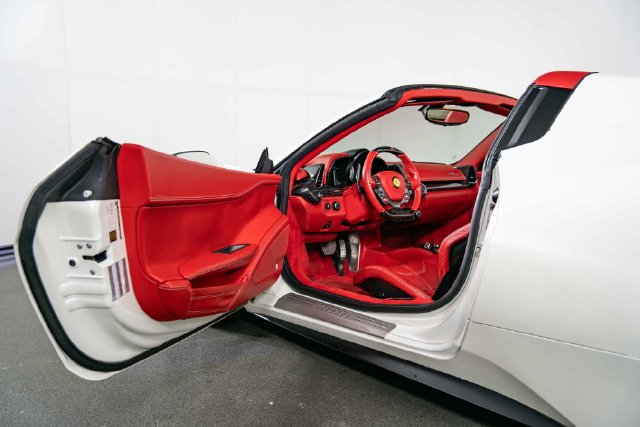 Used 2014 Ferrari 458 Spider RWD image 14