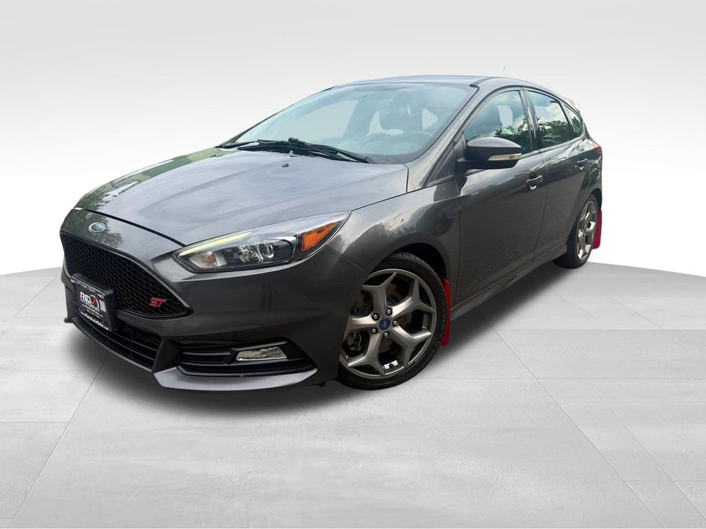 Used 2017 Ford Focus ST w/ Equipment Group 402A FWD video 2