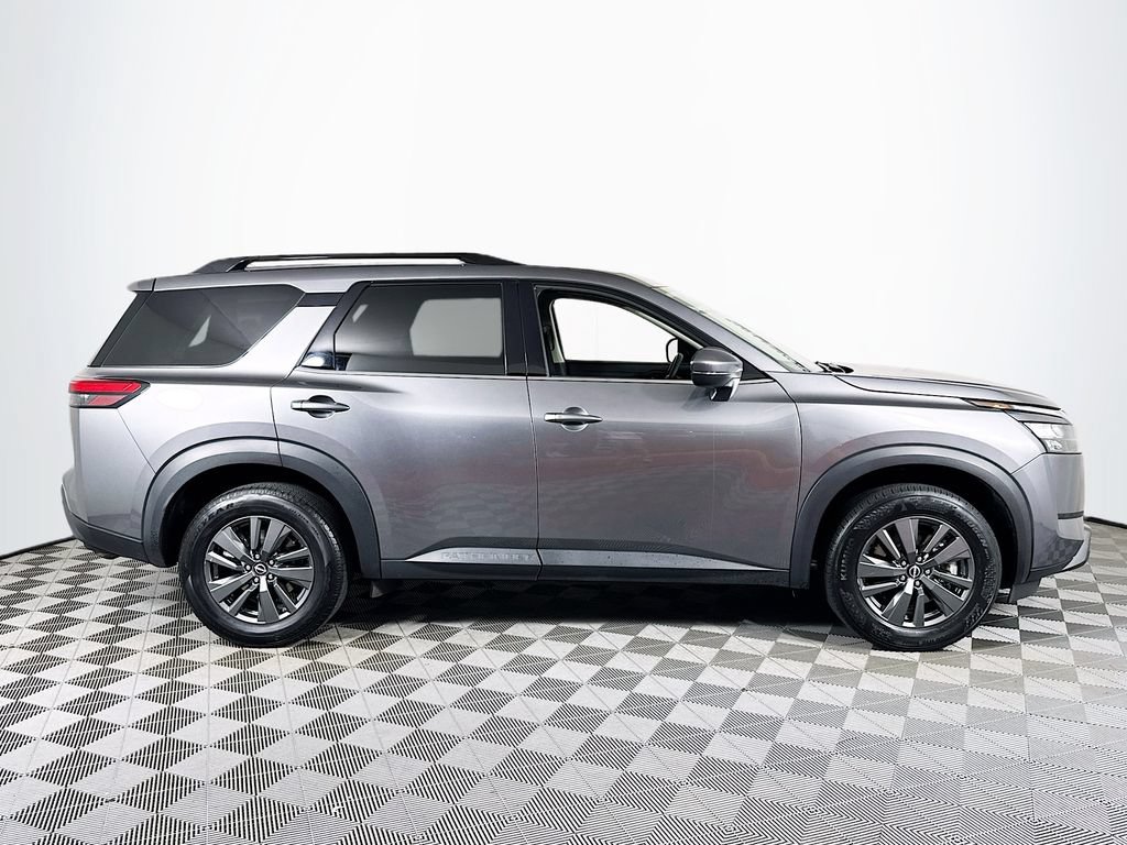 Used 2024 Nissan Pathfinder SV FWD image 8