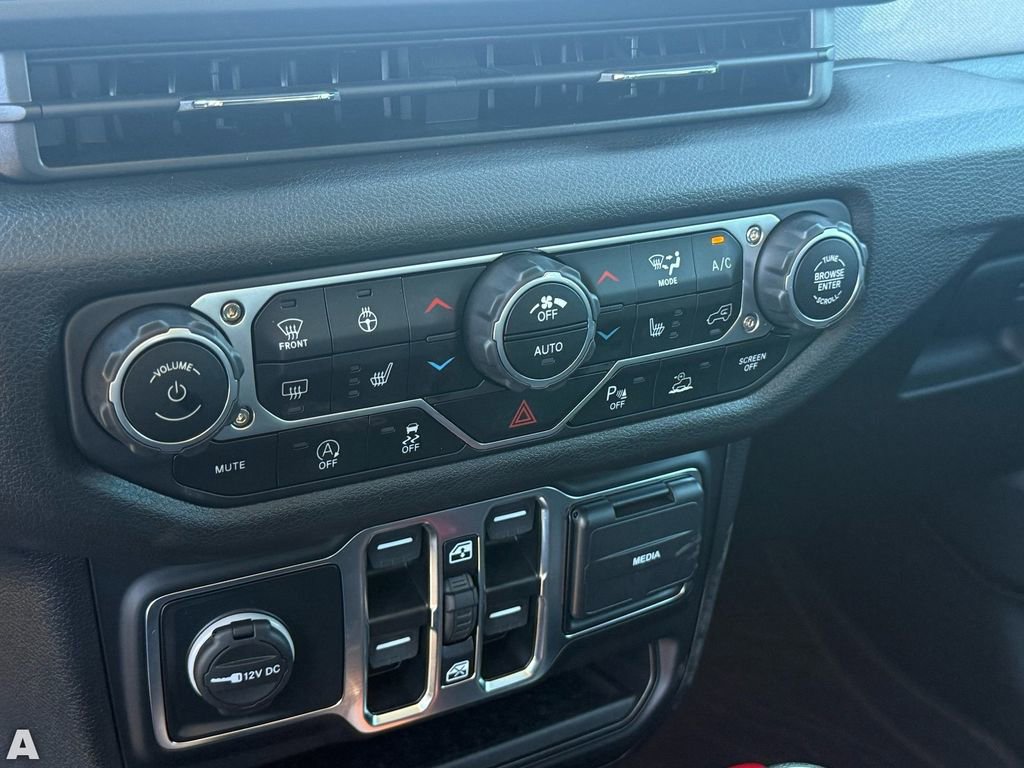 Used 2025 Jeep Wrangler Sport S image 22