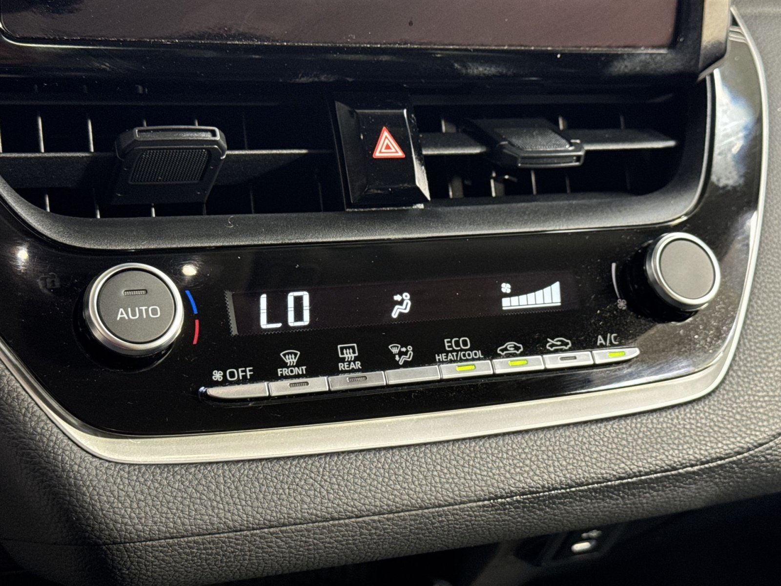 Used 2023 Toyota Corolla LE w/ Carpet Mat Package (TMS) FWD image 33
